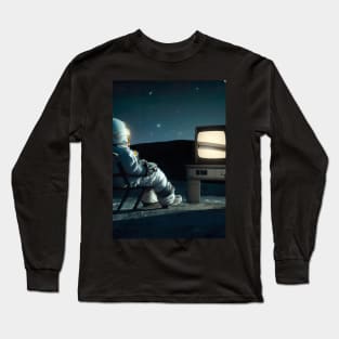 Astronaut watching TV Long Sleeve T-Shirt